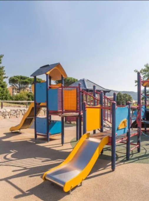Village Cap Esterel, Piscine, Plage Сен-Рафаэль Экстерьер фото