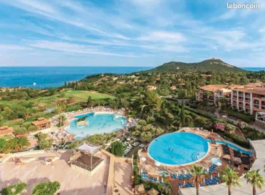 Village Cap Esterel, Piscine, Plage Сен-Рафаэль Экстерьер фото