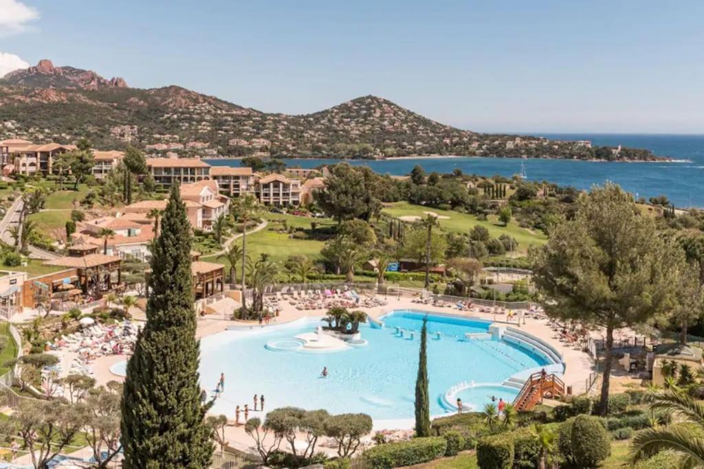 Village Cap Esterel, Piscine, Plage Сен-Рафаэль Экстерьер фото