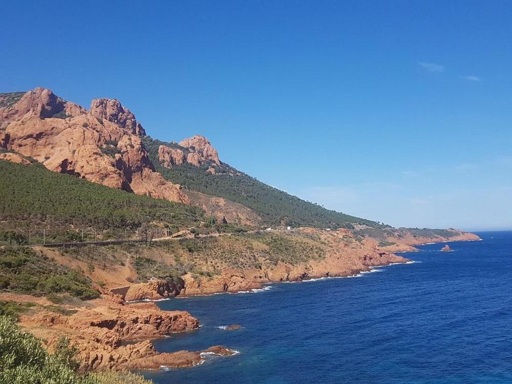 Village Cap Esterel, Piscine, Plage Сен-Рафаэль Экстерьер фото