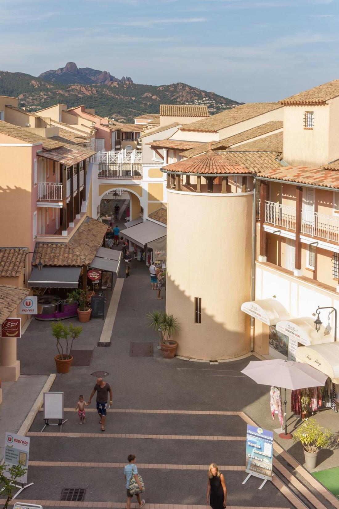 Village Cap Esterel, Piscine, Plage Сен-Рафаэль Экстерьер фото