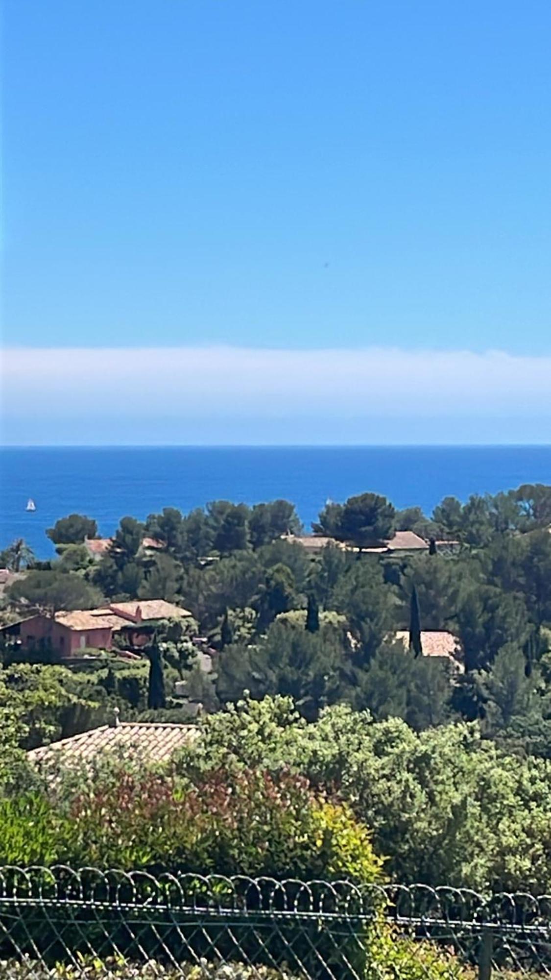 Village Cap Esterel, Piscine, Plage Сен-Рафаэль Экстерьер фото