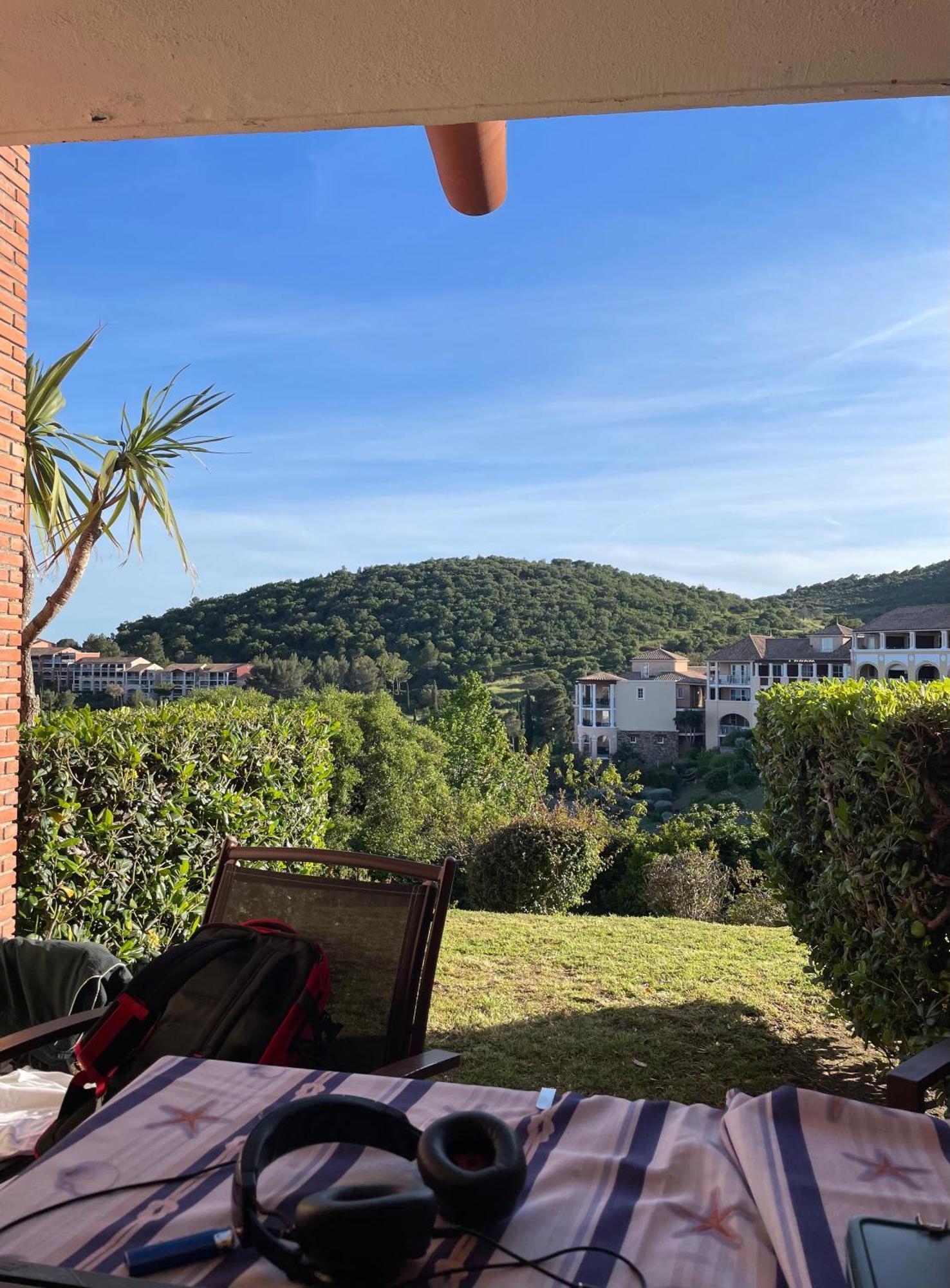 Village Cap Esterel, Piscine, Plage Сен-Рафаэль Экстерьер фото