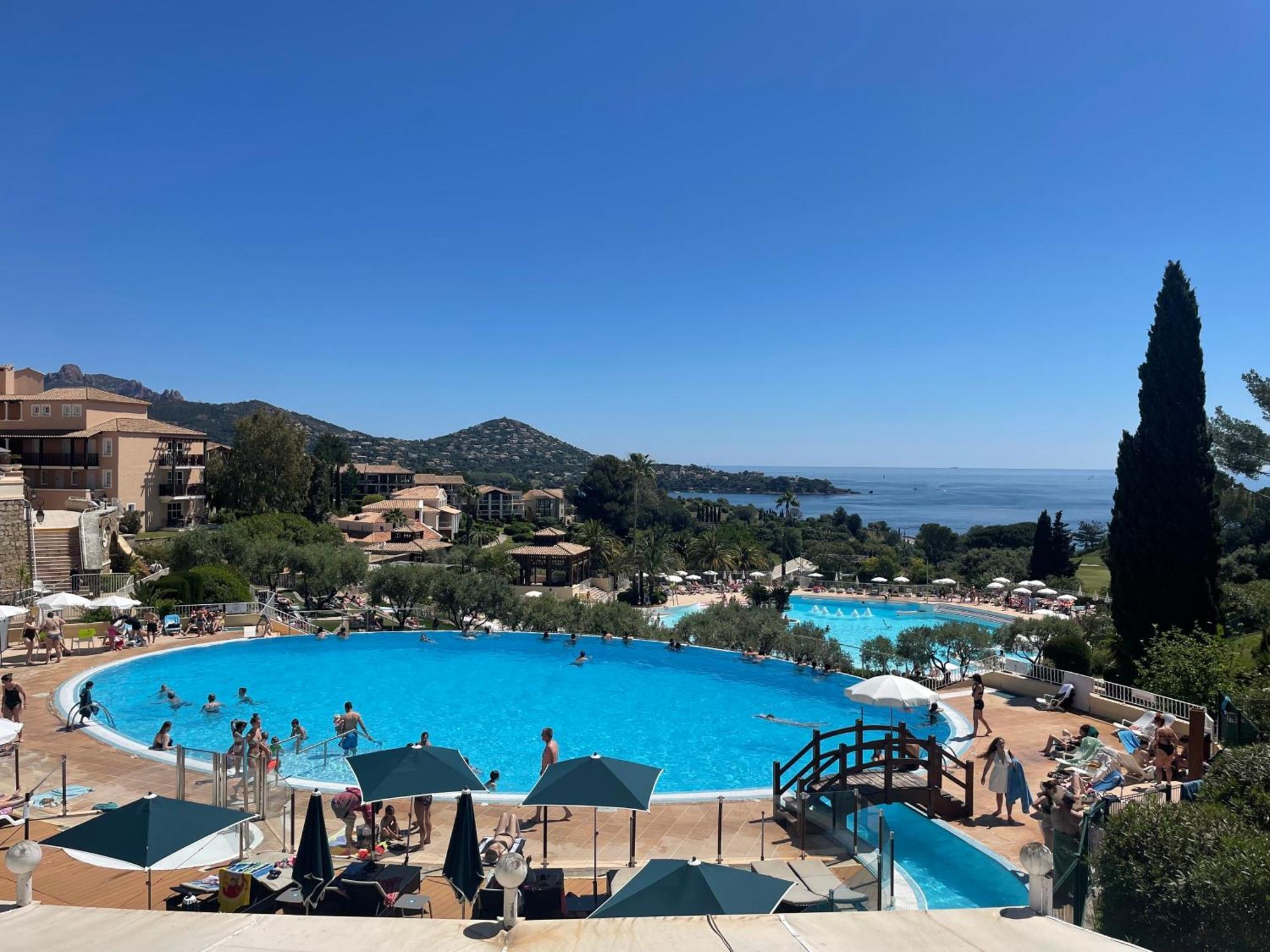 Village Cap Esterel, Piscine, Plage Сен-Рафаэль Экстерьер фото