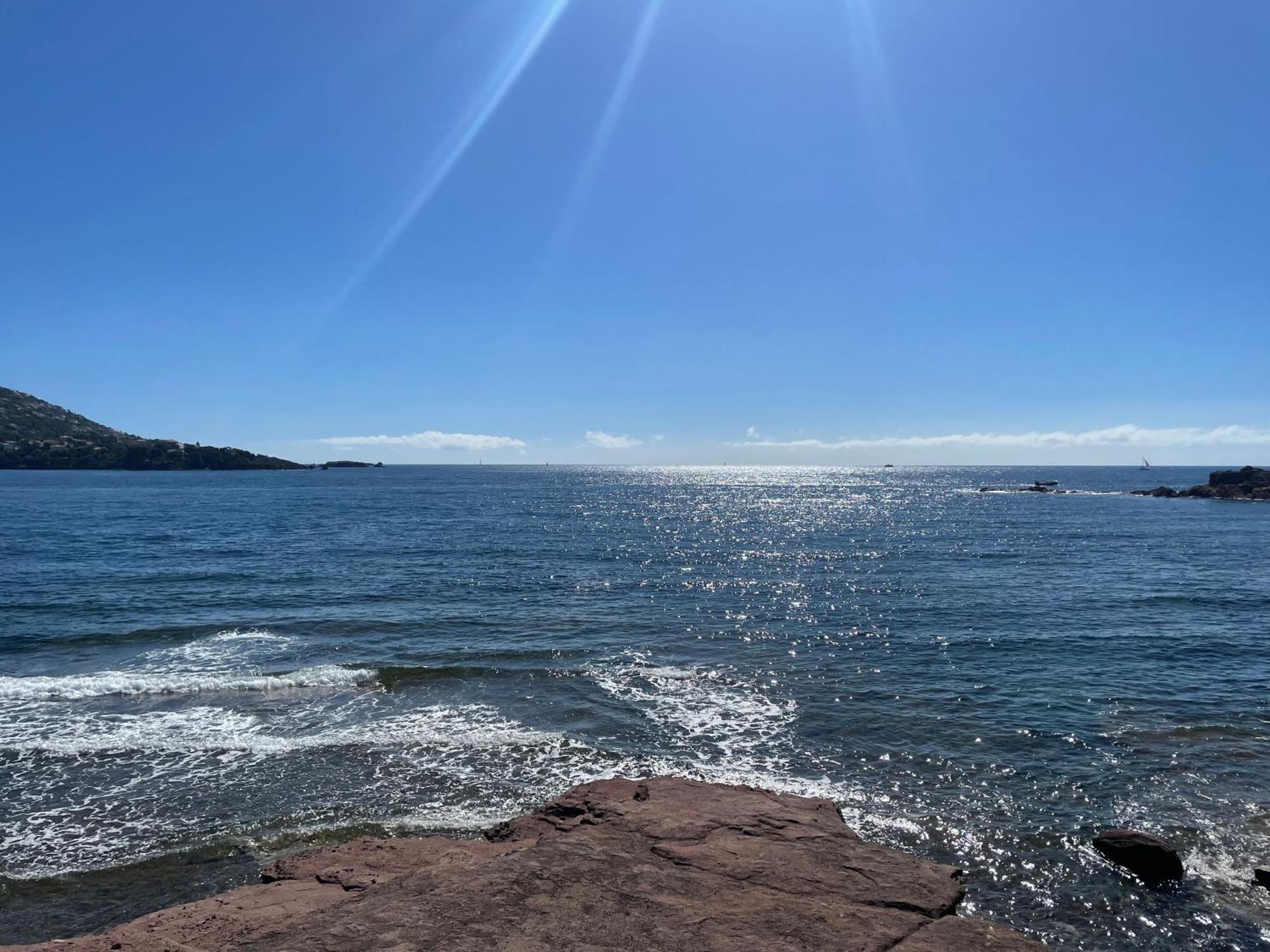 Village Cap Esterel, Piscine, Plage Сен-Рафаэль Экстерьер фото