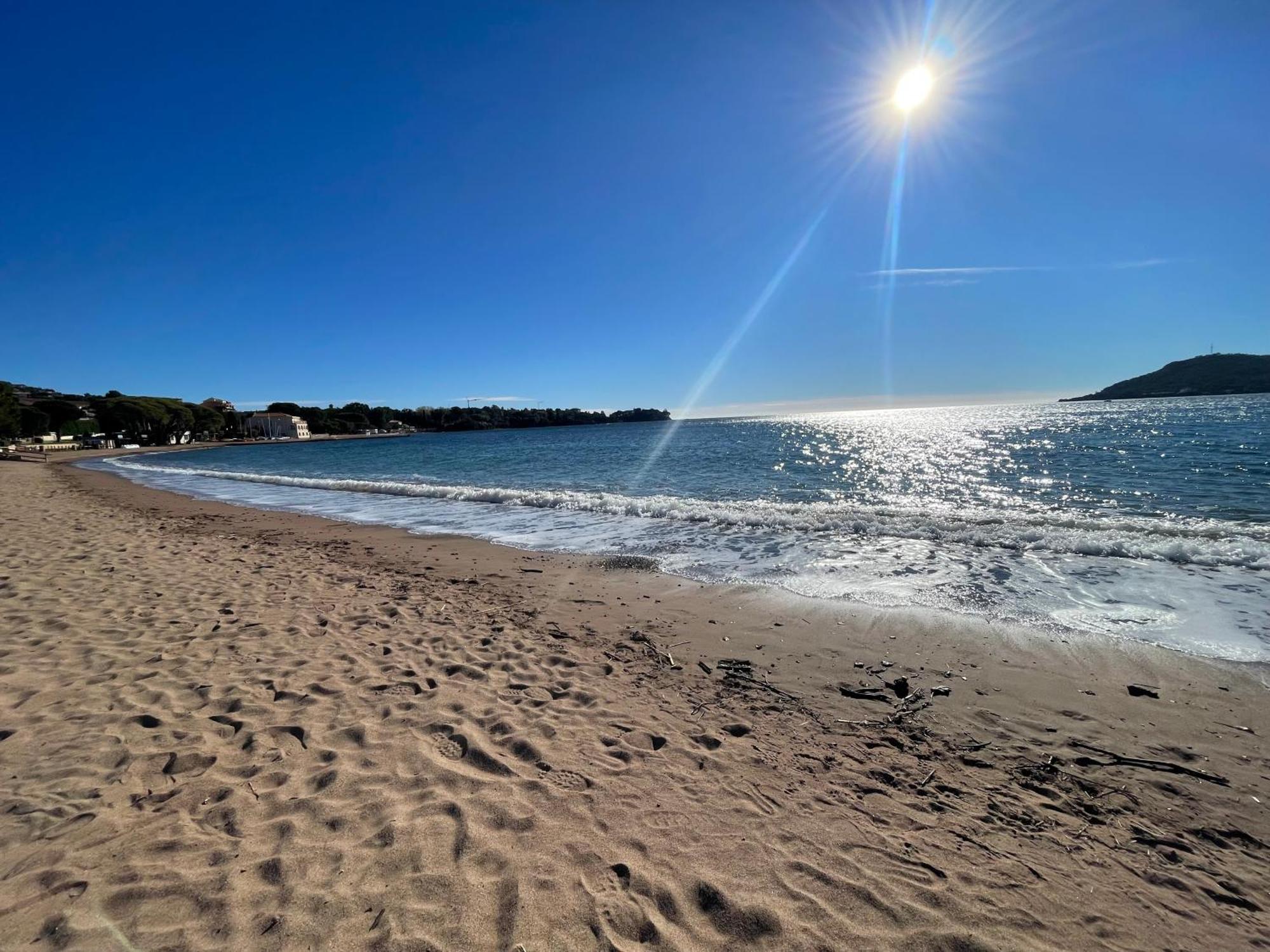 Village Cap Esterel, Piscine, Plage Сен-Рафаэль Экстерьер фото