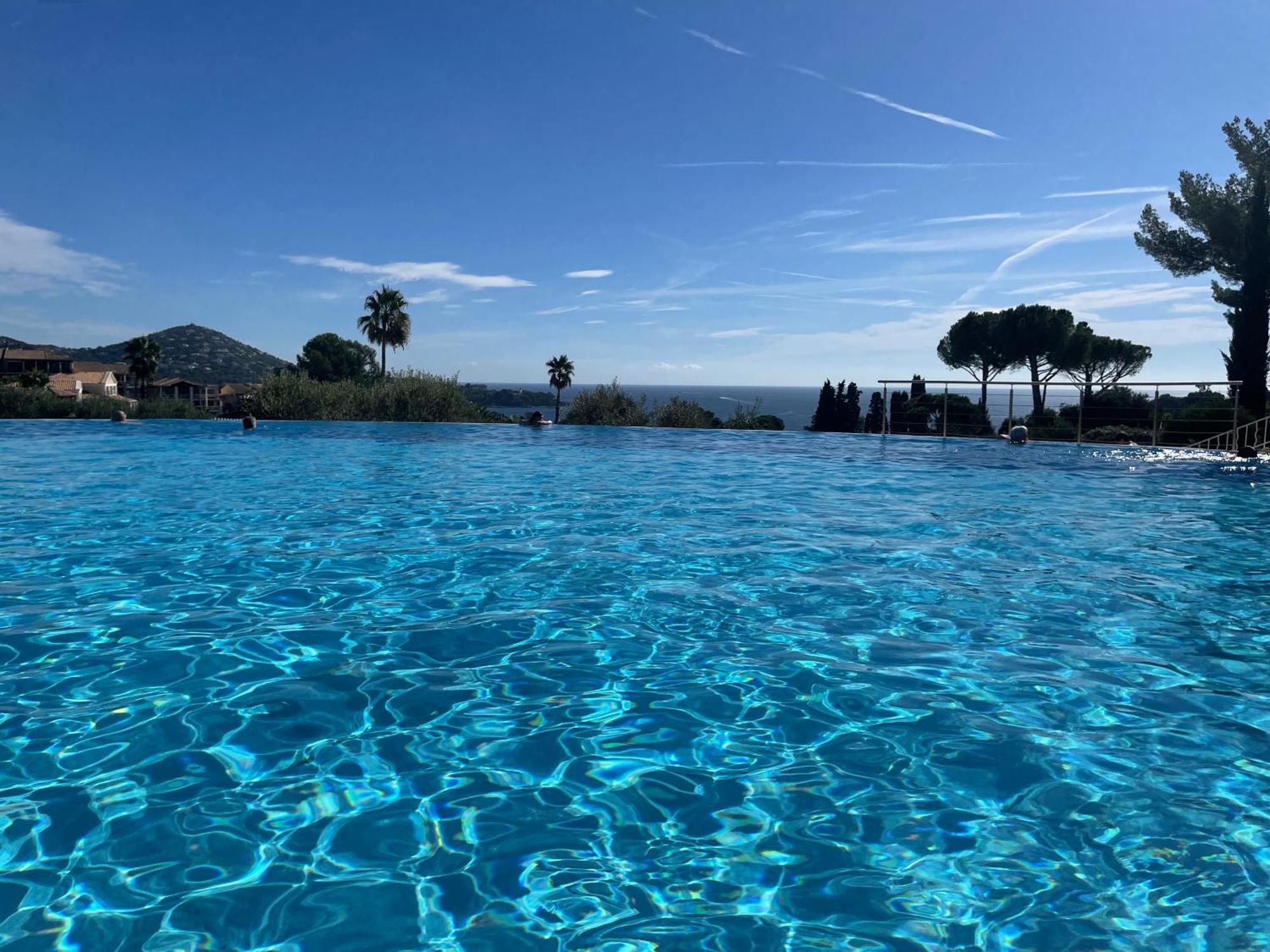Village Cap Esterel, Piscine, Plage Сен-Рафаэль Экстерьер фото
