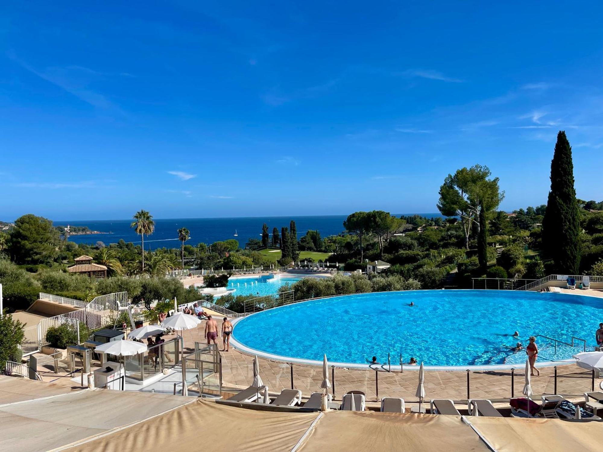 Village Cap Esterel, Piscine, Plage Сен-Рафаэль Экстерьер фото